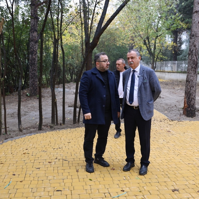 Başkan Balaban Emekli Kafe'de çalışmaları yerinde inceledi