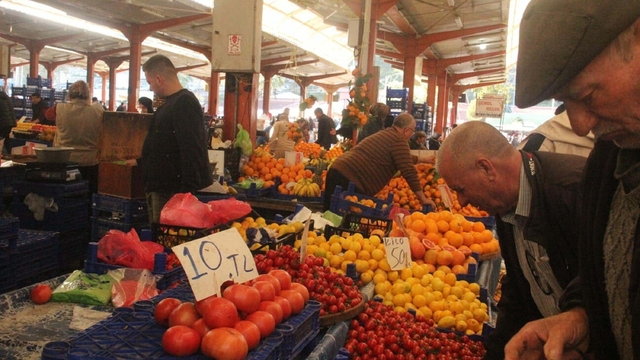 Çanakkale domatesinin fiyatı sağanağın ardından 10 TL'ye düştü