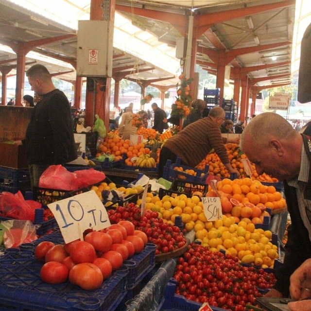 Çanakkale domatesinin fiyatı sağanağın ardından 10 TL'ye düştü