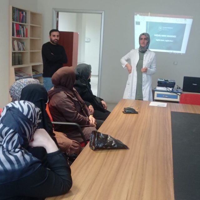 Elazığ'da vatandaşlara sağlık bilgilendirmesi