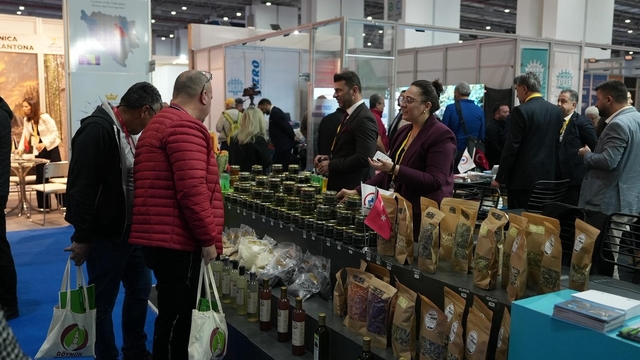 İzmir fuarına Düzce damgası
Fuarda Düzce'nin coğrafi işaretli ürünler büyük ilgi gördü
Başkan Özlü, "Düzce'mizin turizm zenginliklerini tanıtmak için buradayız"