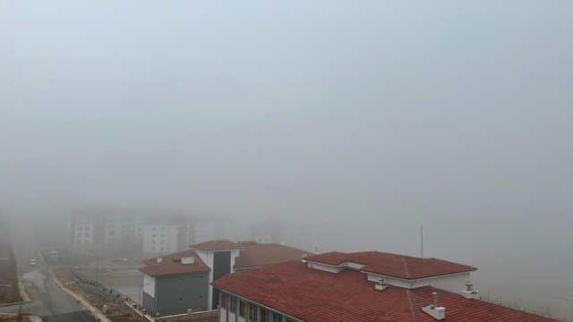 Elazığ'da sis etkisini sürdürüyor