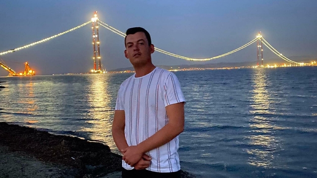 Ağaca çarpan otomobilin sürücüsü öldü