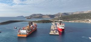 Türkiye'nin 6'ıncı sondaj gemisi Taşucu Limanı'na yanaştı
Dev geminin liman...