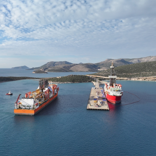 Türkiye'nin 6'ıncı sondaj gemisi Taşucu Limanı'na yanaştı
Dev geminin liman...