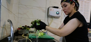 Büyükşehir EKDAĞ tesislerinde sebze ve meyveler ozonlu su ve gazla yıkanıyo...