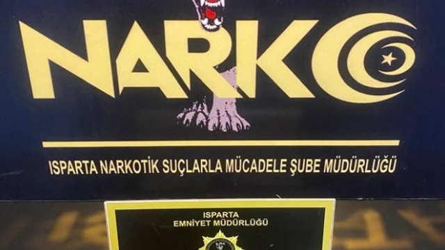 Isparta'da Narkotik ve KOM'dan çifte operasyon: Sentetik kâğıtlar ve kaçak alkol yakalandı