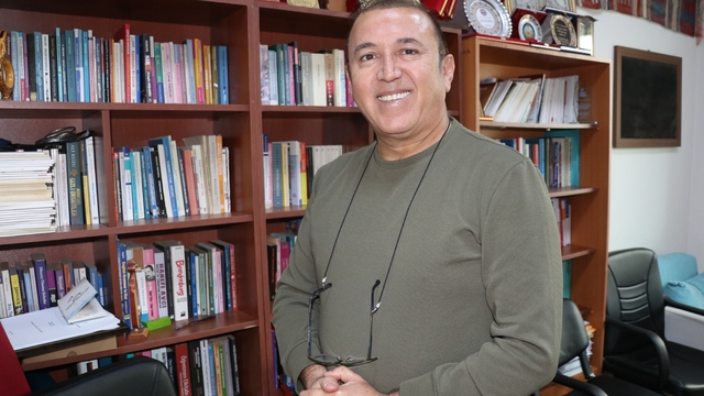 Sosyal medya bağımlılığı beyni çürütüyor
Yapılan MR, bilgisayarlı tomografi ve EFMR ölçümleri, dijital uyaranlara maruz kalan beyinlerde belirli bölgelerde değişimler yaşandığını ortaya koyuyor