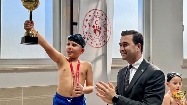 Midyat'ta özel sporcular için yüzme yarışması düzenlendi