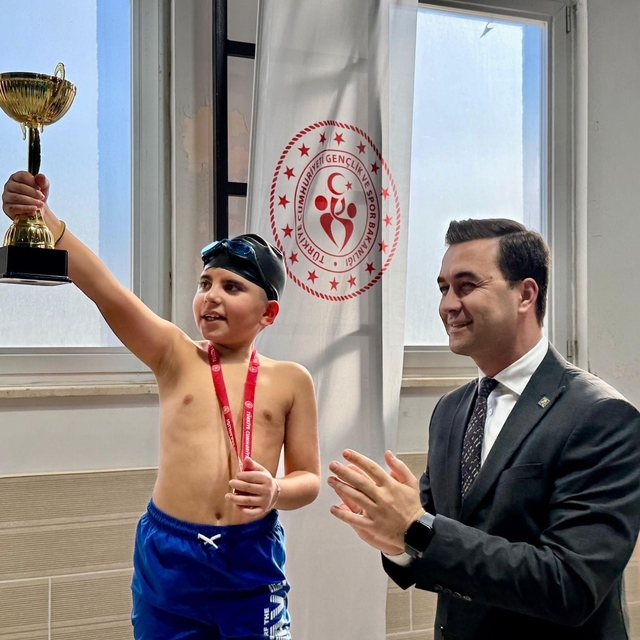 Midyat'ta özel sporcular için yüzme yarışması düzenlendi