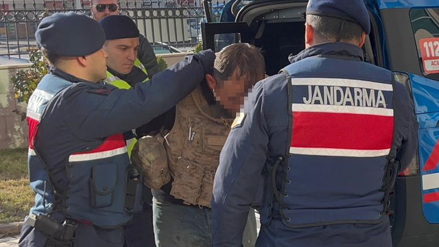 7 yaşındaki oğlunun gözü önünde dövülüp, tabancayla vurularak öldürüldü