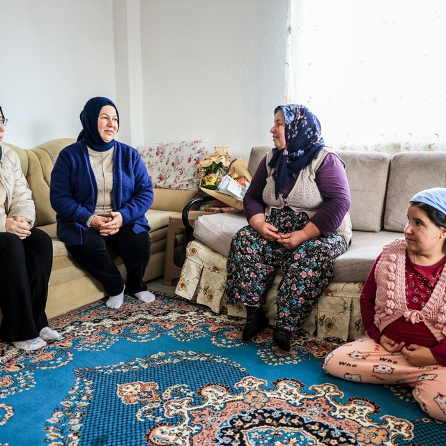 Çameli Belediyesi personeli engelli bireyleri evlerinde ziyaret etti