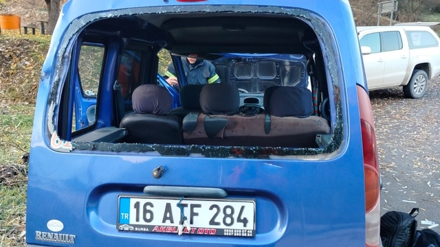 Çorum'da otomobil şarampole devrildi: 3 yaralı