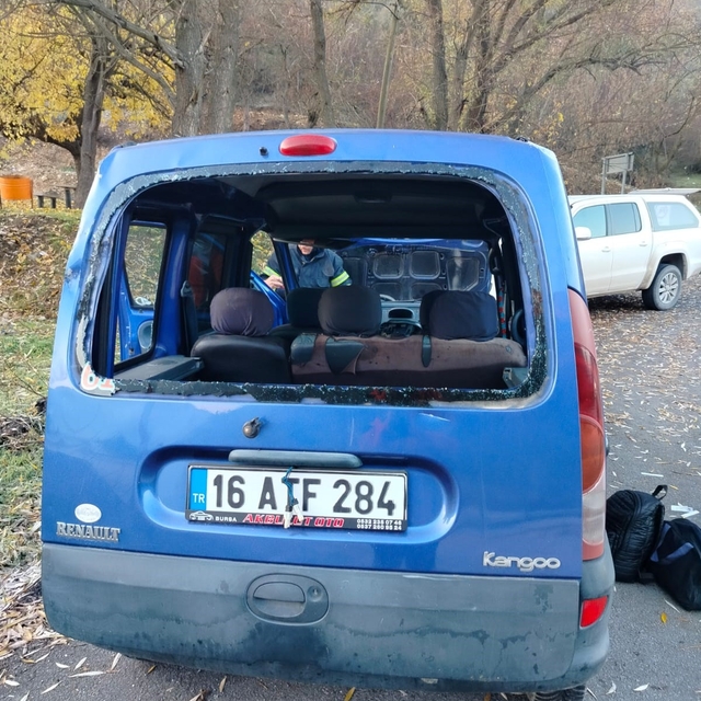 Çorum'da otomobil şarampole devrildi: 3 yaralı