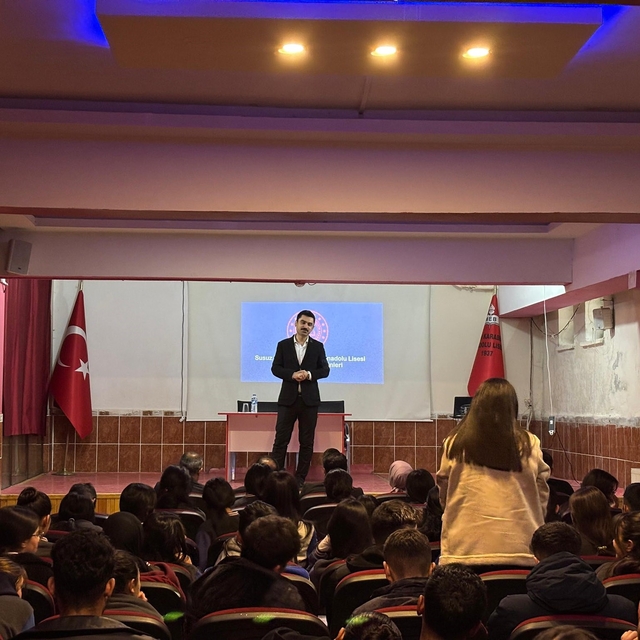 Susuz'da öğrenciler sordu, kaymakam mesleğini anlattı