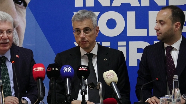 Sağlık Bakanı Prof. Dr. Kemal Memişoğlu:
"Sağlıkta bazılarının hayal edemediği hizmet kapasitesine Türkiye ulaşmış durumda"
"İnsanlar dünyanın 160 ülkesinden Türkiye'ye gelip sağlık hizmeti almaya çalışıyor"