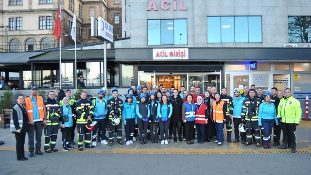 Özel İmperial Hastanesi'ndeki yangın tatbikatı gerçeğini aratmadı