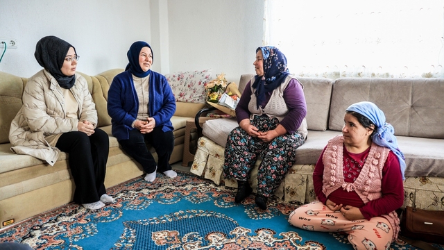 Çameli Belediyesi personeli engelli bireyleri evlerinde ziyaret etti