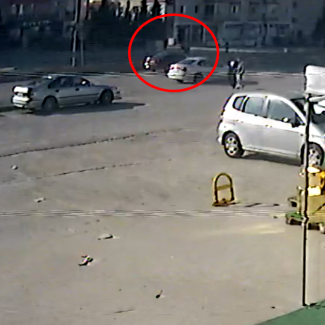 Yolun karşısına geçerken otomobilin çarptığı yaya öldü