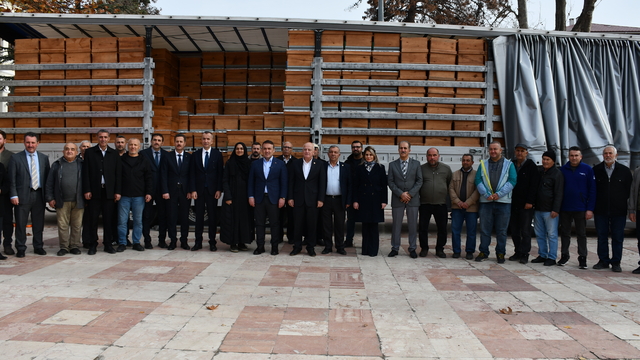 Bilecik'te arıcılara 1000 kovan dağıtıldı