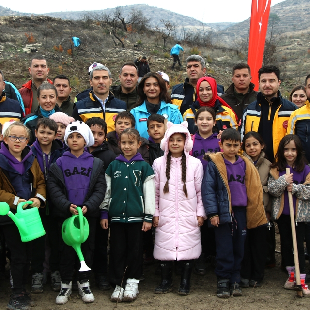 Uşak'ta Acil Sağlık Hizmetleri Haftası'nda fidanlar toprakla buluştu