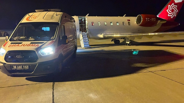 Kars'ta 44 günlük bebek, ambulans uçakla Ankara'ya sevk edildi