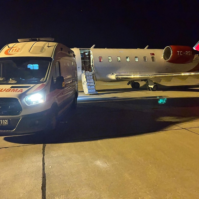 Kars'ta 44 günlük bebek, ambulans uçakla Ankara'ya sevk edildi