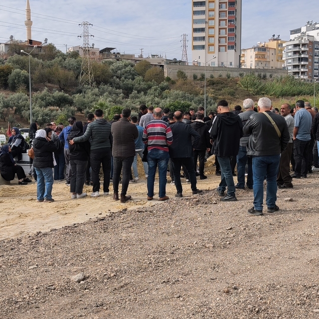 Mersin'de komşusu tarafından öldürülen anne ve oğlu yan yana defnedildi