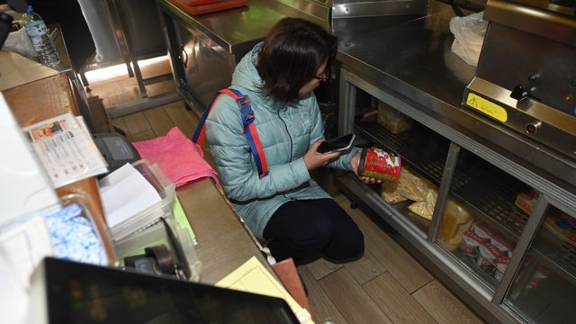 Isparta'da hijyen kusuru olan işletmelere zabıta ekipleri tarafından işlem yapıldı
Market rafları ve döner tezgahları, zabıtanın gıda güvenliği taramasından geçti