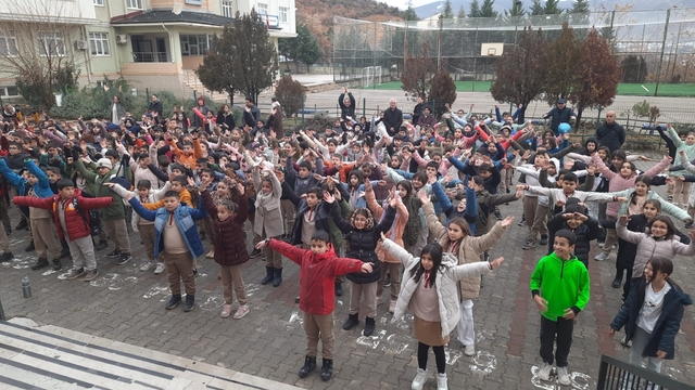 Tunceli'de minikler, derse sporla hazırlandı