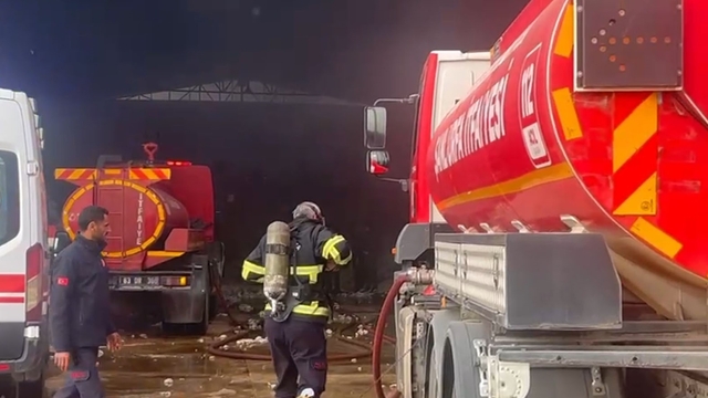 Şanlıurfa'da pamuk fabrikasında yangın
Tonlarca pamuk kül oldu
