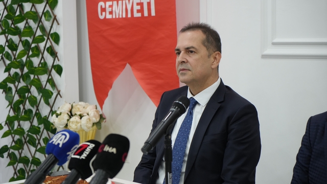 Rıza Perçin: "Antalyaspor için biraz dilenci olduk, 35 milyon Dolar'dan fazla borç var"
Antalyaspor Başkanı Rıza Perçin:
"Antalyaspor ligde kalacak, iyi bir sıralamada bitirecek"
"CAS'ta 27 dosya var"
"Göreve geldiğimizde 20'nin üzerinde dosya, ayrılmış futbolcular, ödenmeyen borçlarla karşılaştık"