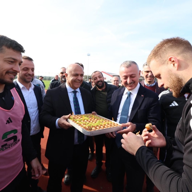 Kocaelispor'a Kasımpaşa maçı öncesi baklavalı moral
Başkan Büyükakın'dan Se...