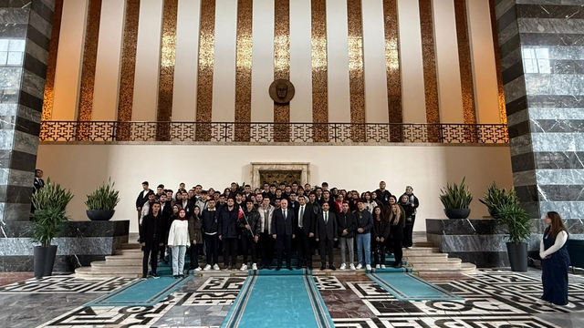 Başkan Yılmaz, gençleri başkentte karşıladı
Yılmaz: "Gezi programlarımız aralıksız devam edecek"