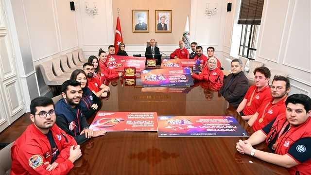 Vali Özkan, TEKNOFEST takımını tebrik etti