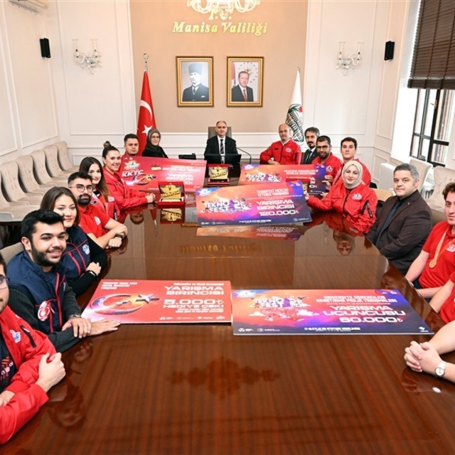 Vali Özkan, TEKNOFEST takımını tebrik etti