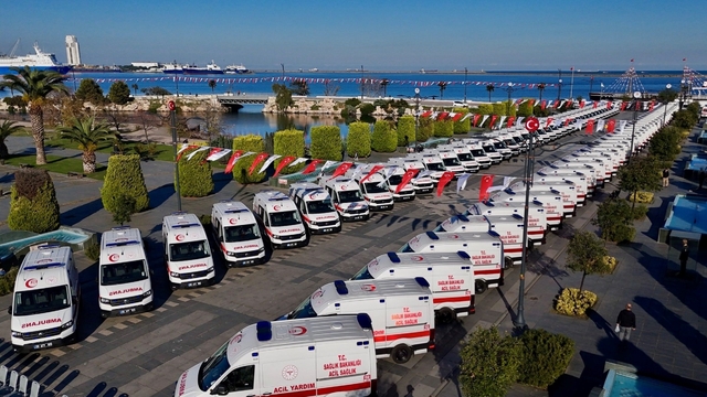 Samsun'a 100 yeni ambulans: Filodaki araç sayısı 60'tan 160'a çıkıyor
100 yeni ambulans, Bakan Memişoğlu'nun katılacağı törenle hizmete girecek
