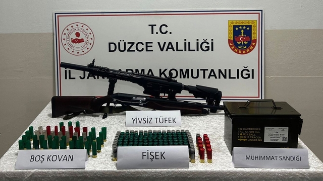 Düzce'de evinin bahçesinde havaya ateş eden 2 kişi yakalandı