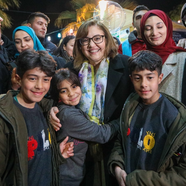 Başkan Şahin, şehir yaşamına katkı sunan büyükşehir belediye başkanları ara...