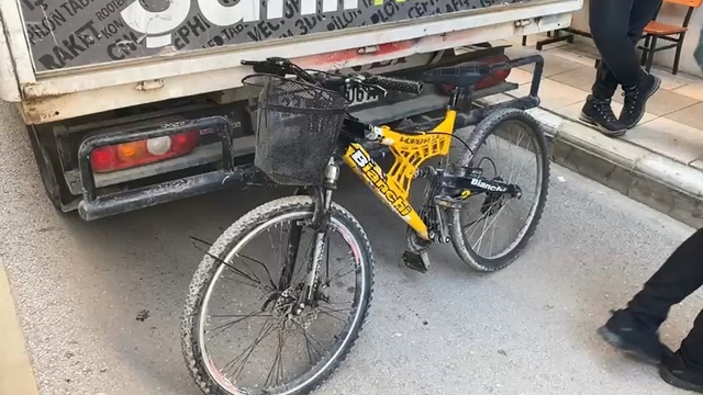 Elazığ'da pikaba çarpan bisikletli yaralandı