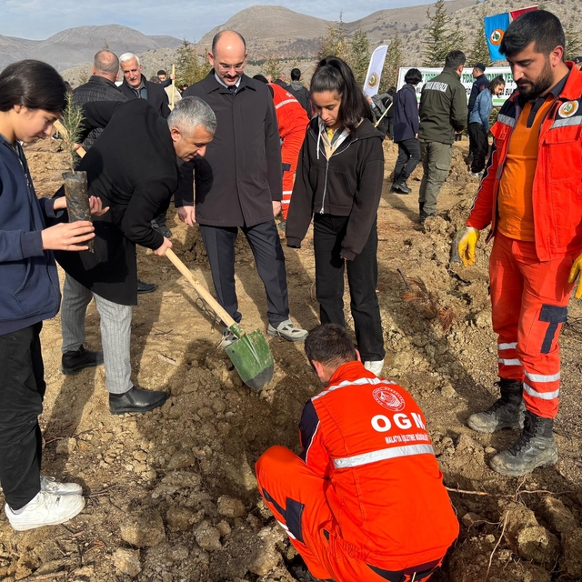 Doğanşehir'de "Doğa Bizim İçin Önemli" projesi kapsamında fidan dikildi