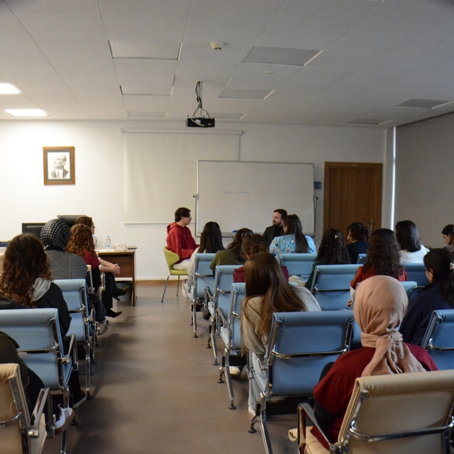 DİLKOM'da "Otizm Perspektifinden Dil ve Konuşma Terapisi" söyleyişi
DİLKOM...