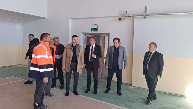 Havza Kaymakamı Ayvat deprem güçlendirmesi yapılan eğitim kurumlarını inceledi