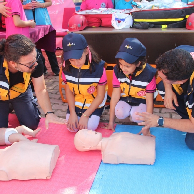 Kırşehir'de 317 sağlık ekibi vatandaşların imdadına yetişiyor