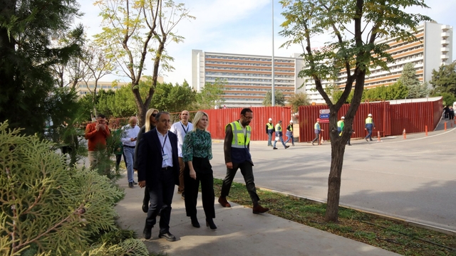 Akdeniz Üniversitesi Rektörü Prof. Dr. Özkan, üniversite hastanesinin inşaat alanını gezdi