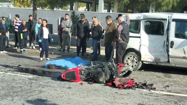 Hafif ticari araçla motosiklet çarpıştı: 1 ölü, 1 ağır yaralı