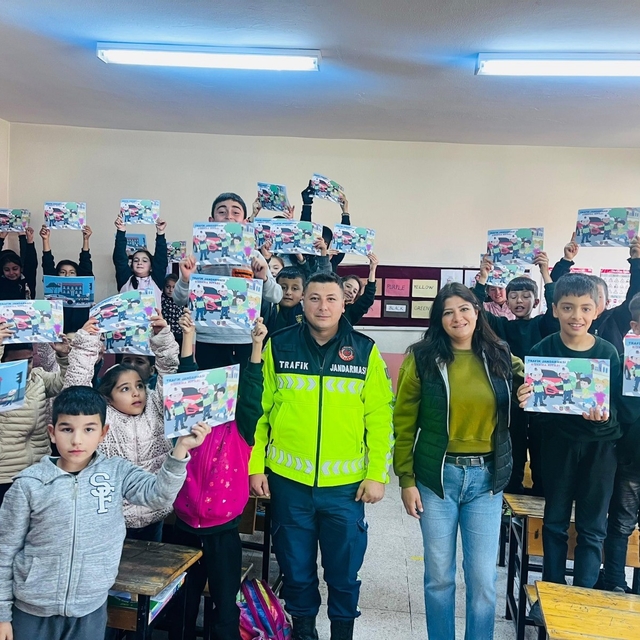 Pozantı'da ilkokul öğrencilerine trafik eğitimi
