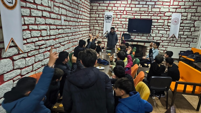Almus'ta Müftülük öğrencilere yönelik sohbet programı düzenliyor