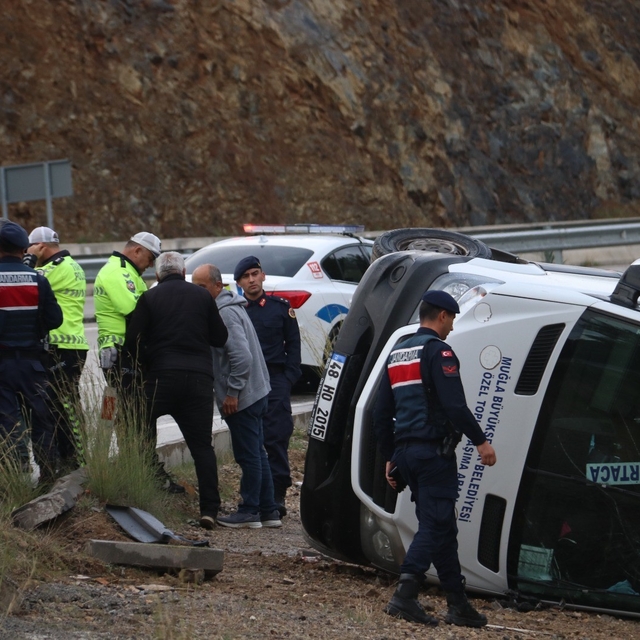 Fethiye'de yolcu minibüsü devrildi: 7 yaralı