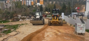 Büyükşehir Belediyesi, Kuşadası'nın yollarını yenilemeyi sürdürüyor